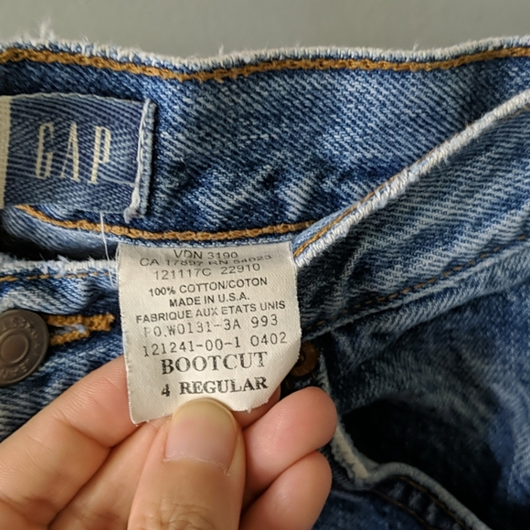 VTG Gap mid-rise, boot cut jeans. 💯 cotton. 🌼👖 - Picture 3 of 5